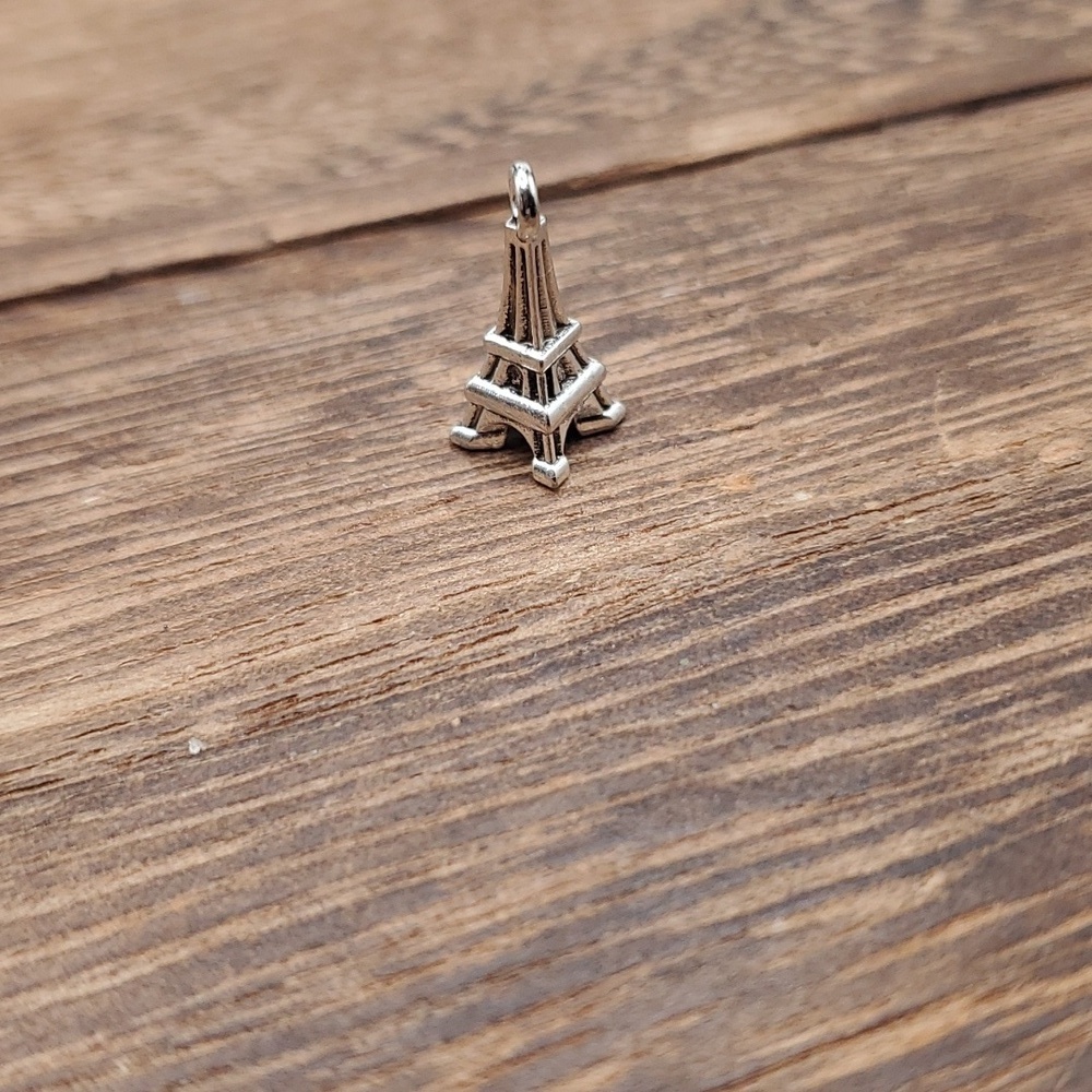 P135‎ eiffel tower Paris pendant charm